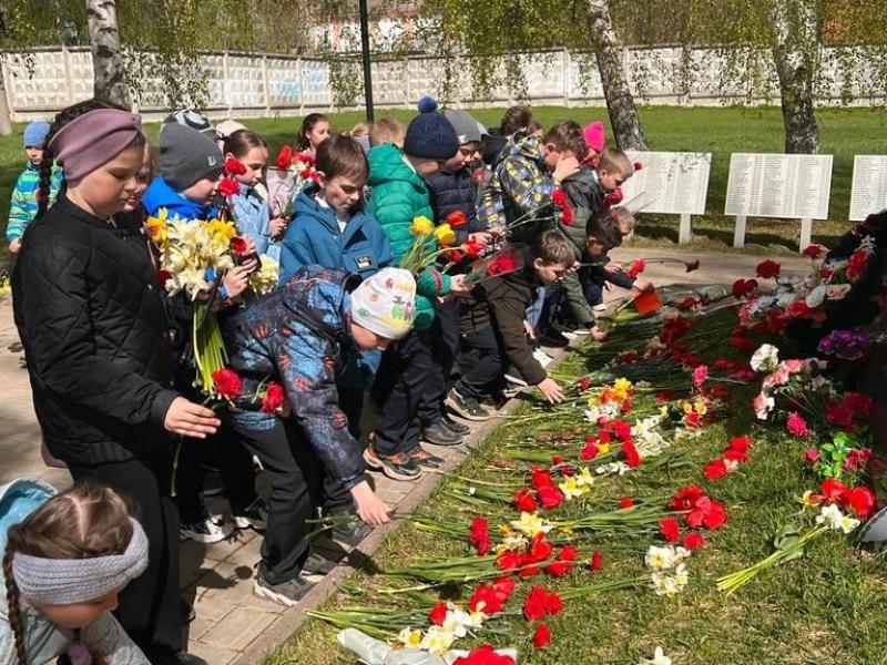 Накануне Дня Победы в Вязьме состоялись церемонии возложения цветов