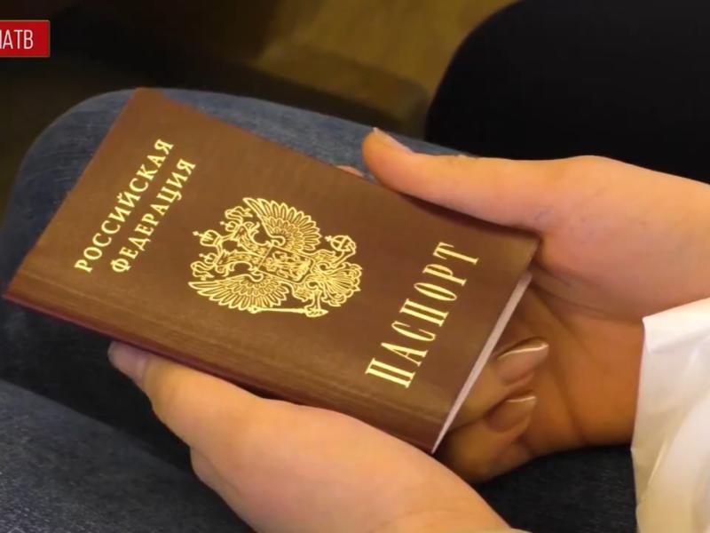 Торжественное вручение паспортов юным вязьмичам прошло в Администрации Вяземского района